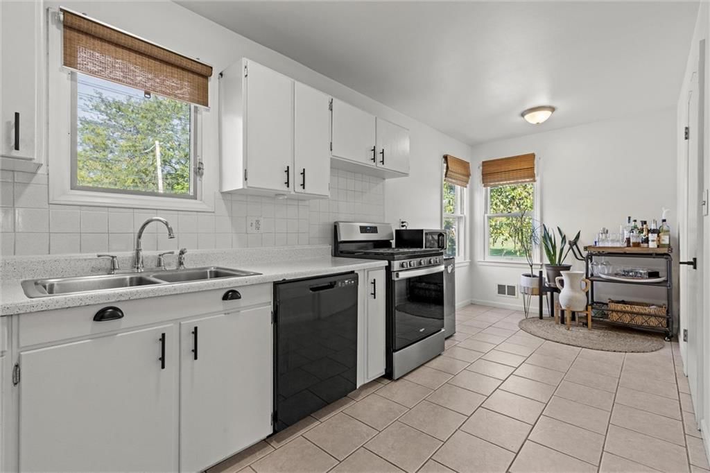8334 Kenwood Avenue — photo 22