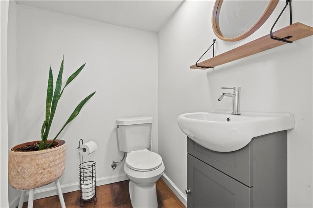 8334 Kenwood Avenue — photo 32