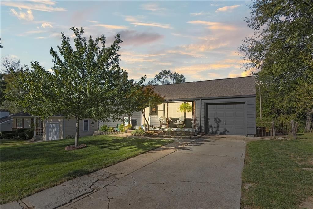 8334 Kenwood Avenue — photo 6