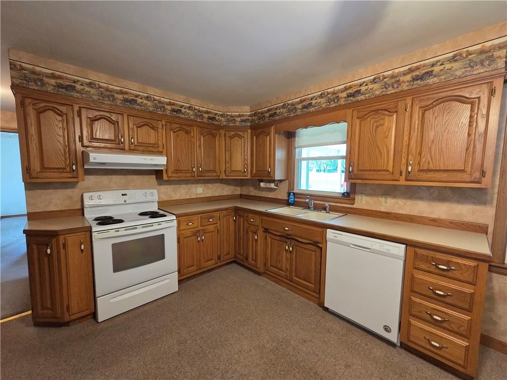 423 E 3rd Street — photo 8