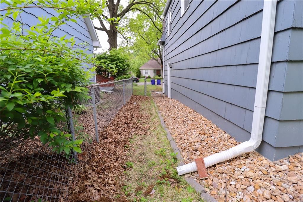 9805 Carter Drive — photo 28
