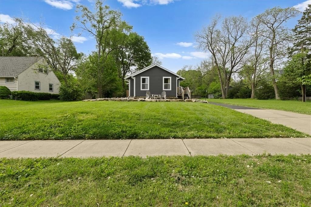 8921 W 80th Street — photo 2