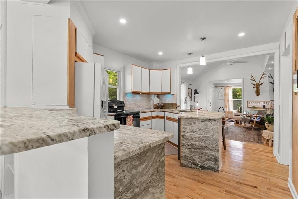 8921 W 80th Street — photo 10