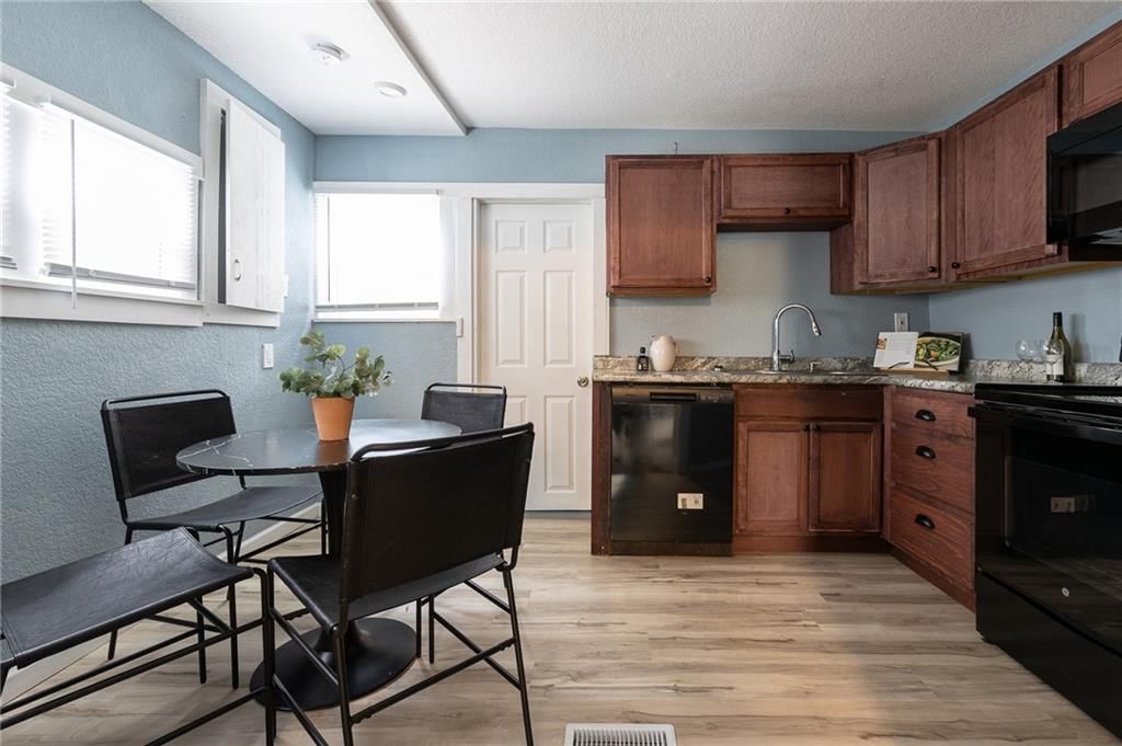 531 S Brookside Avenue — photo 11