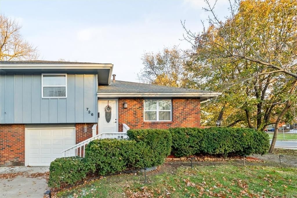 726 S Ridgeview Road, Olathe, KS