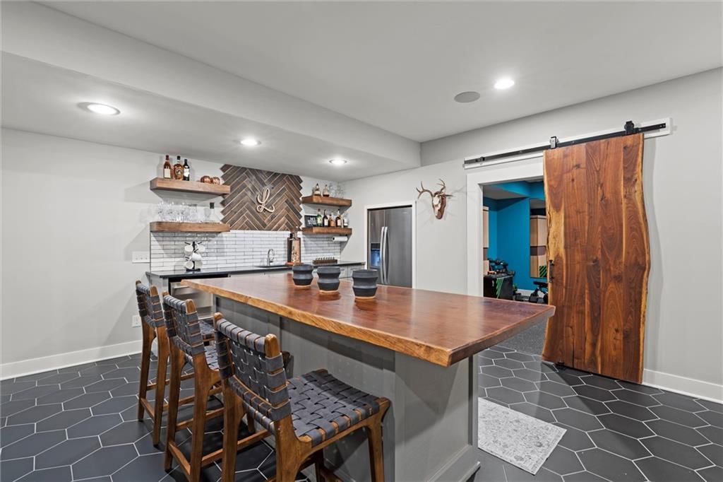 8023 Wenonga Road — photo 44