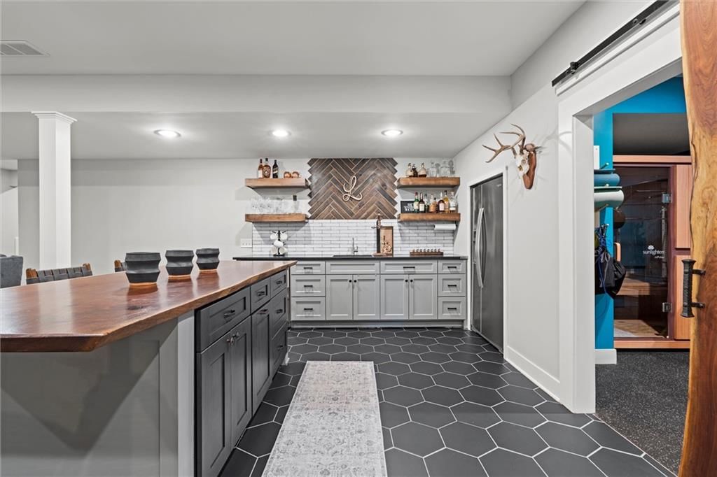 8023 Wenonga Road — photo 46