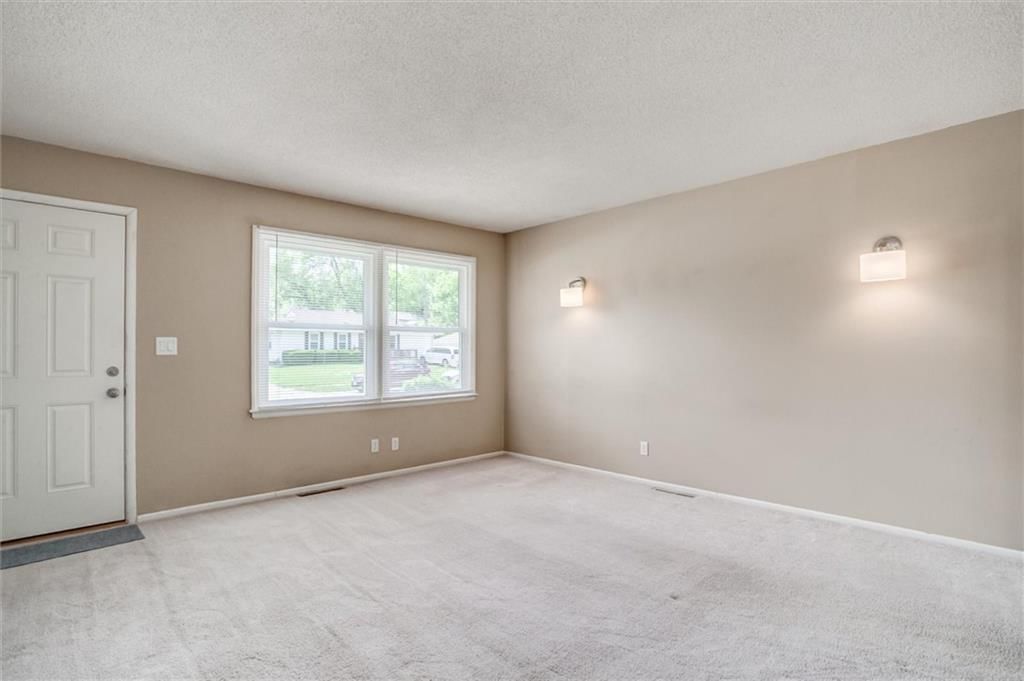 4379 N Drury Avenue — photo 7