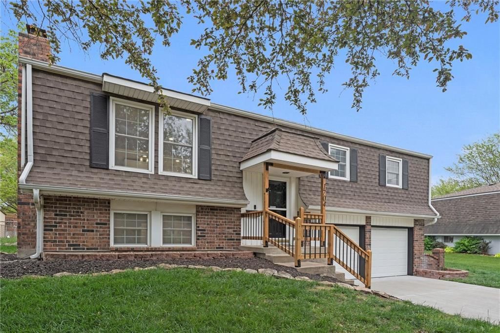 1704 W Normandy Drive — photo 2