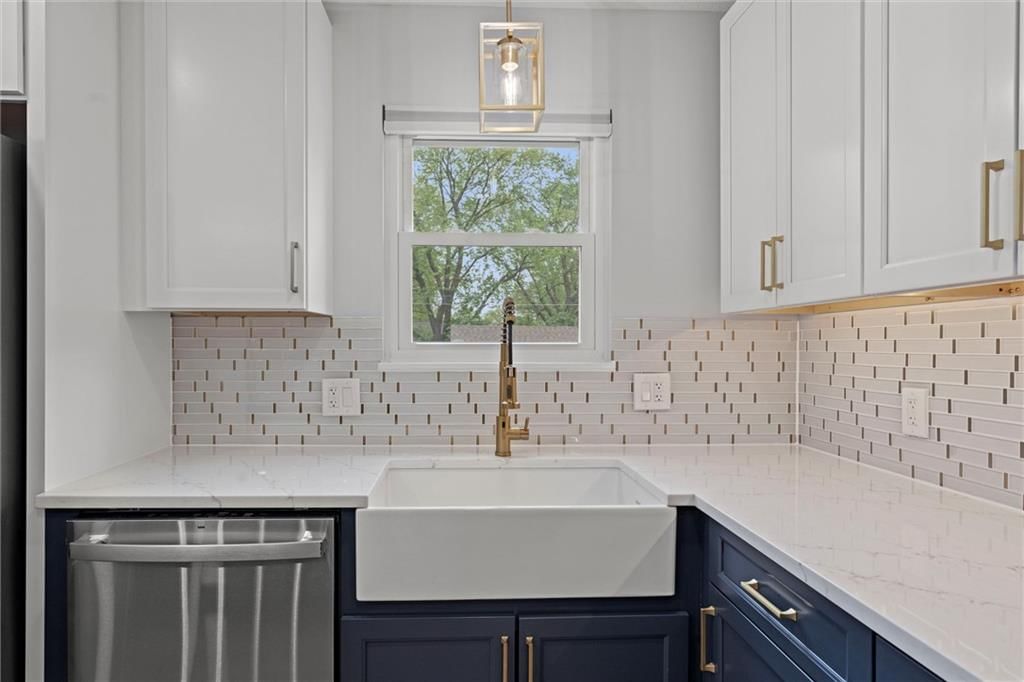 1704 W Normandy Drive — photo 15