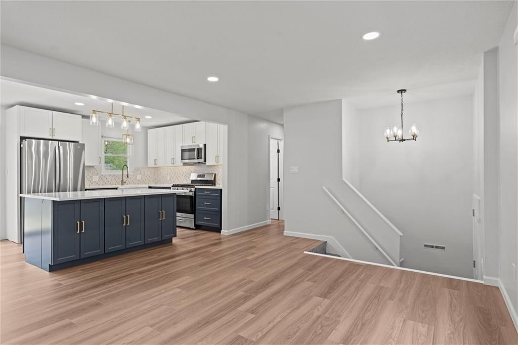 1704 W Normandy Drive — photo 8