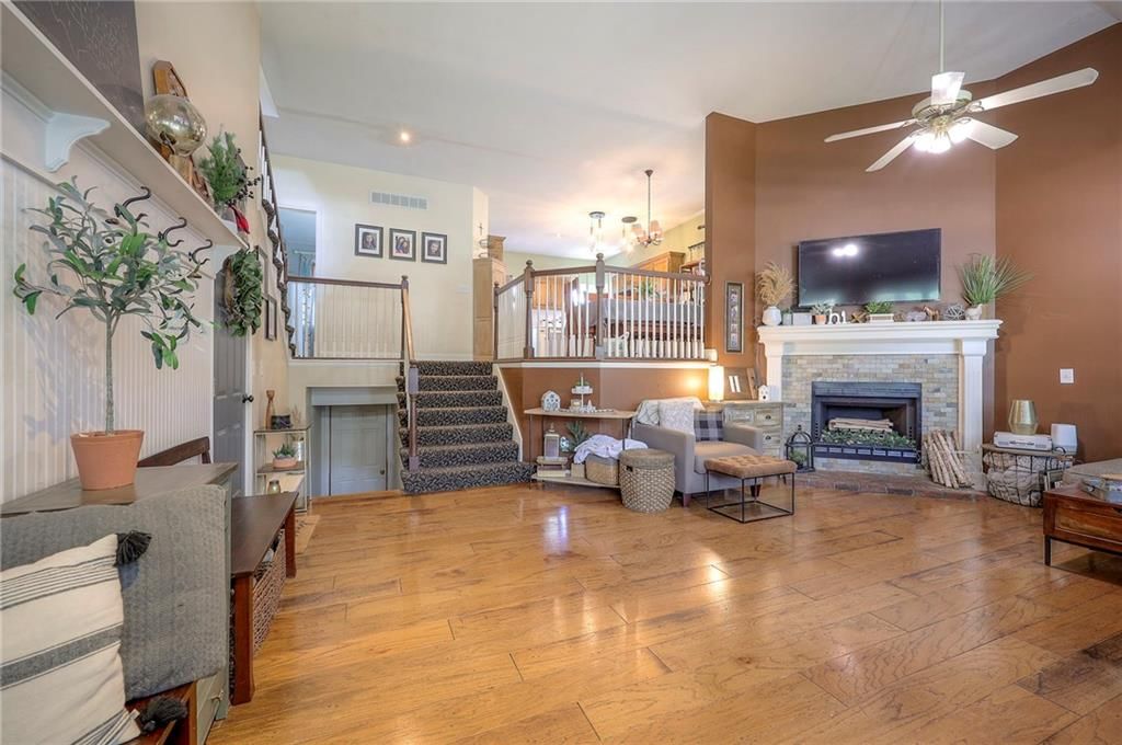 137 N Highland Drive — photo 3