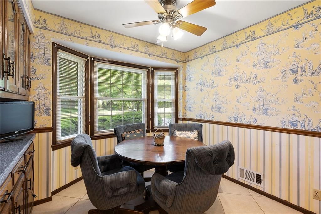 6717 W 69th Street — photo 31