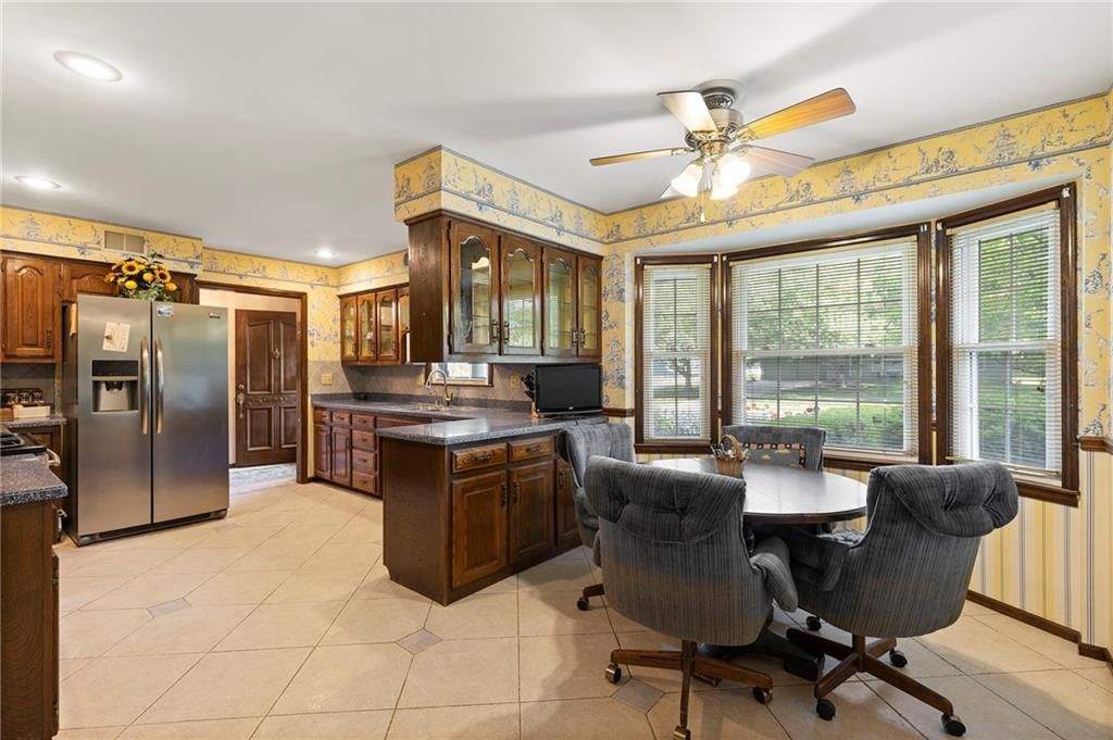 6717 W 69th Street — photo 32