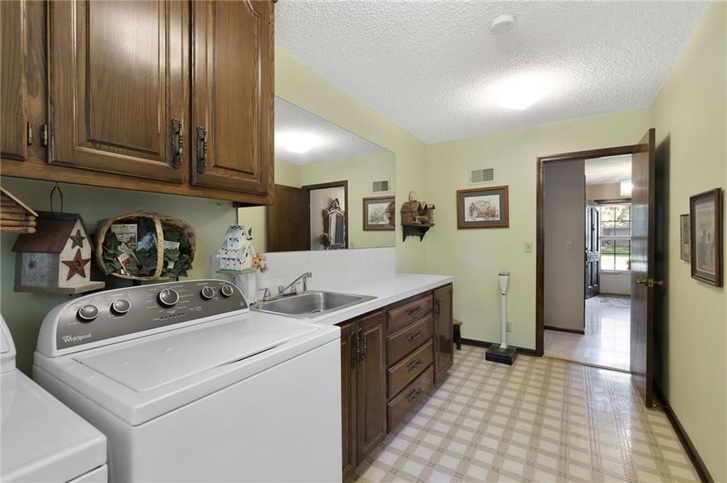 6717 W 69th Street — photo 43