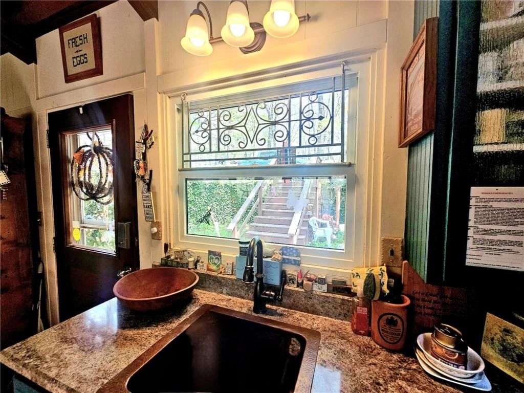 589 Cable Point Road — photo 8