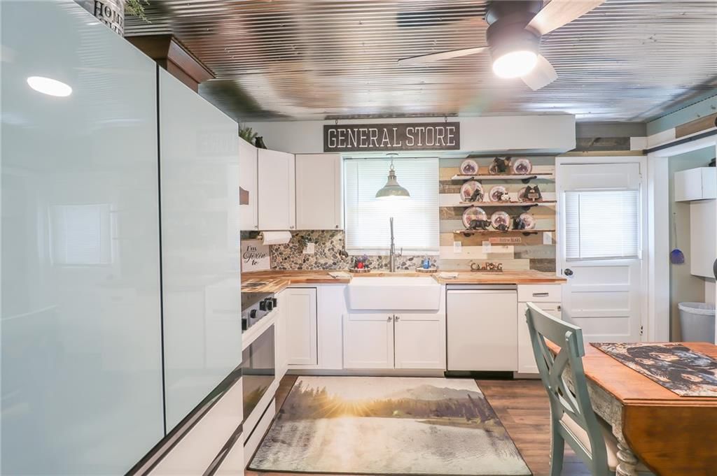 400 N Boardman Street — photo 15