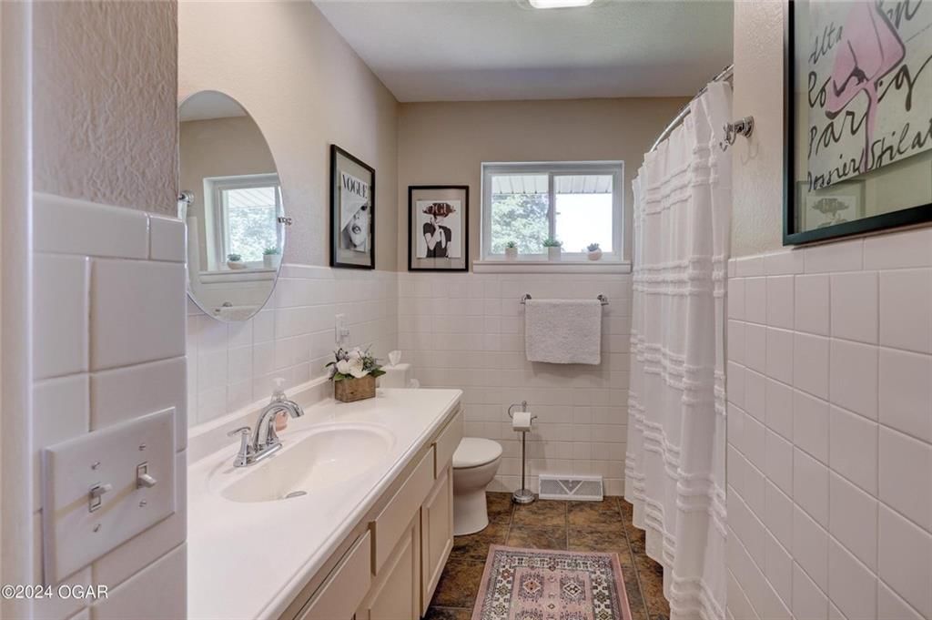 2321 Cherokee Avenue — photo 25
