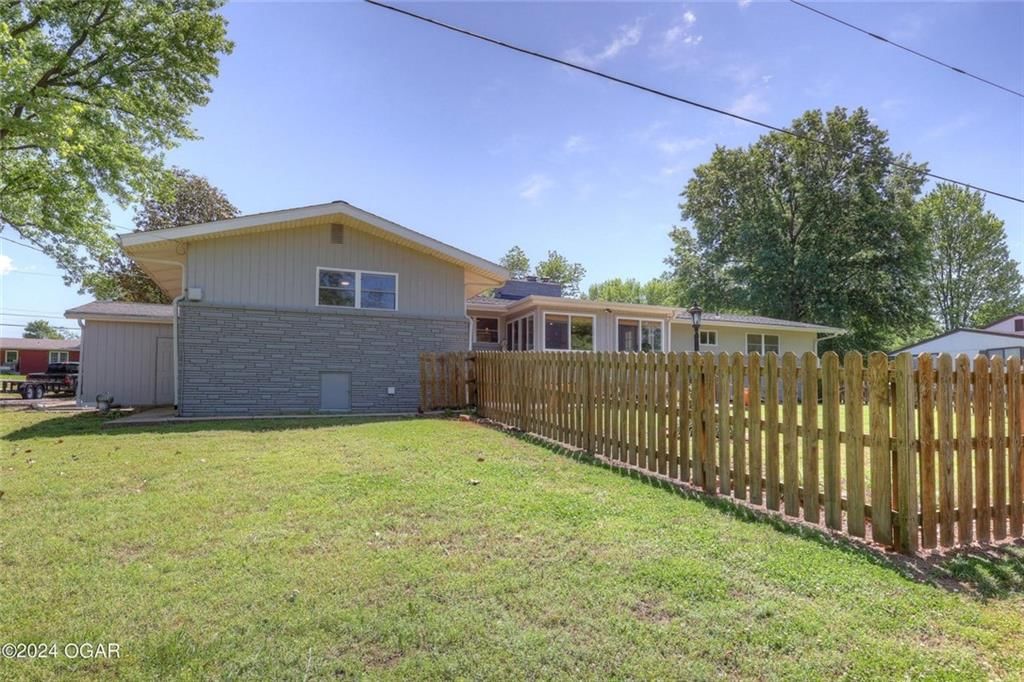 2321 Cherokee Avenue — photo 6