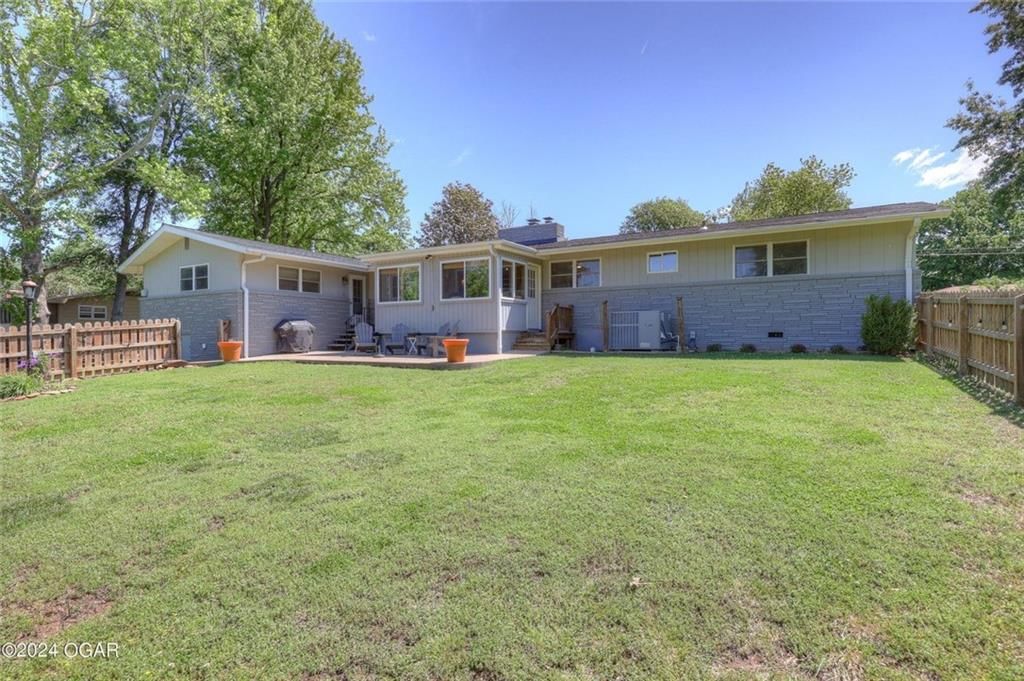 2321 Cherokee Avenue — photo 9