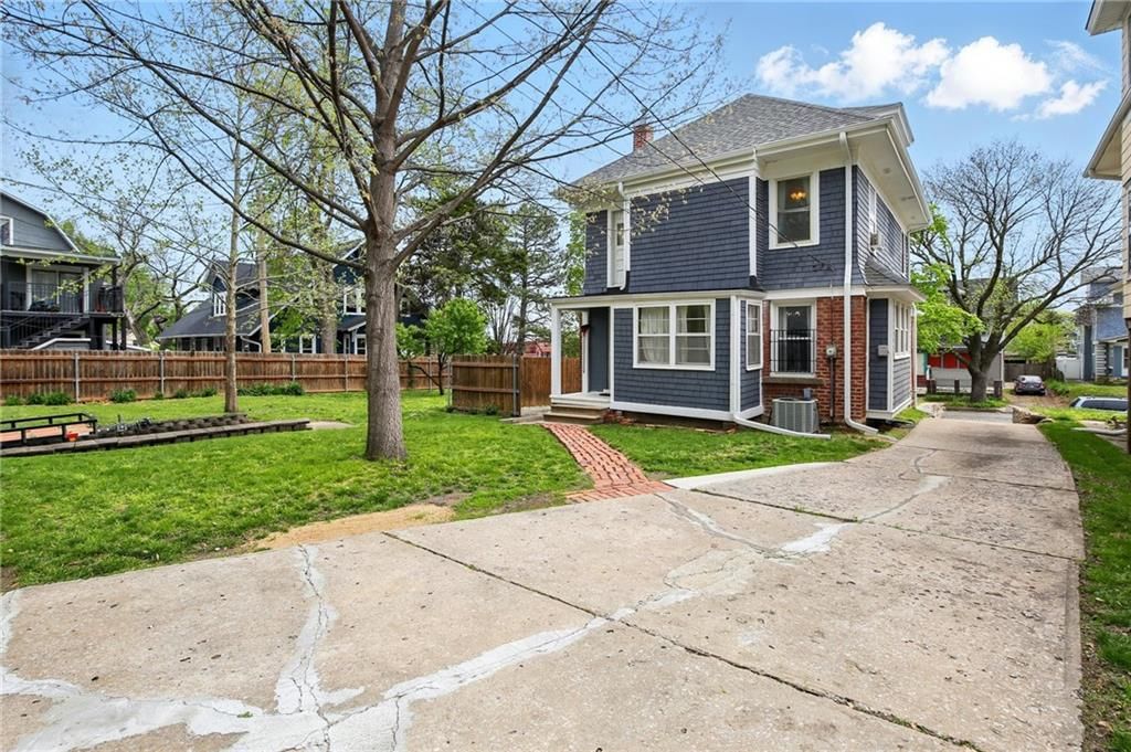 112 S Cypress Avenue — photo 4