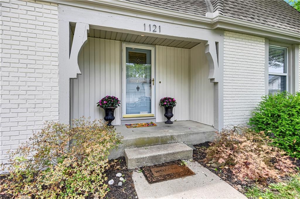 1121 E Sleepy Hollow Drive — photo 2