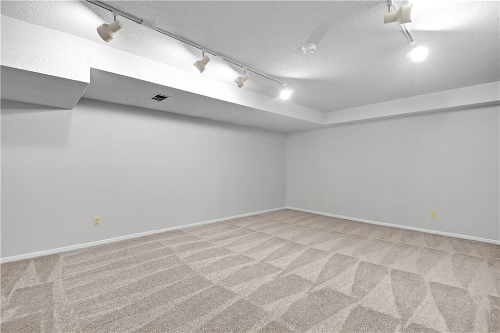 1121 E Sleepy Hollow Drive — photo 24