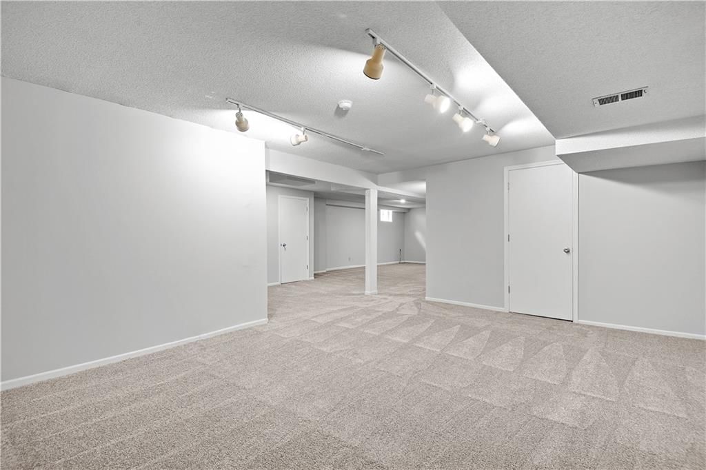 1121 E Sleepy Hollow Drive — photo 25