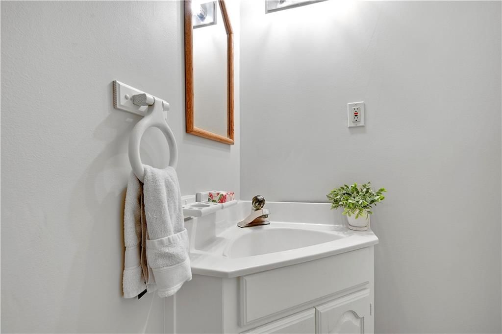 1121 E Sleepy Hollow Drive — photo 26