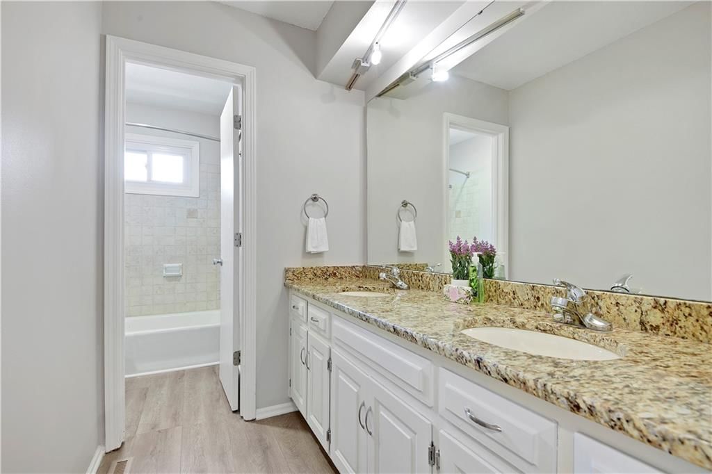 1121 E Sleepy Hollow Drive — photo 31