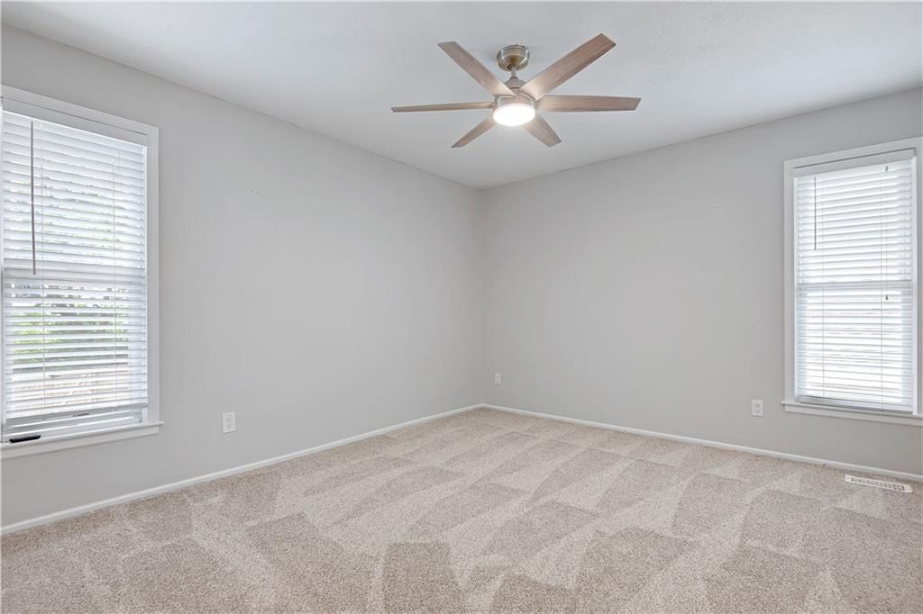 1121 E Sleepy Hollow Drive — photo 32
