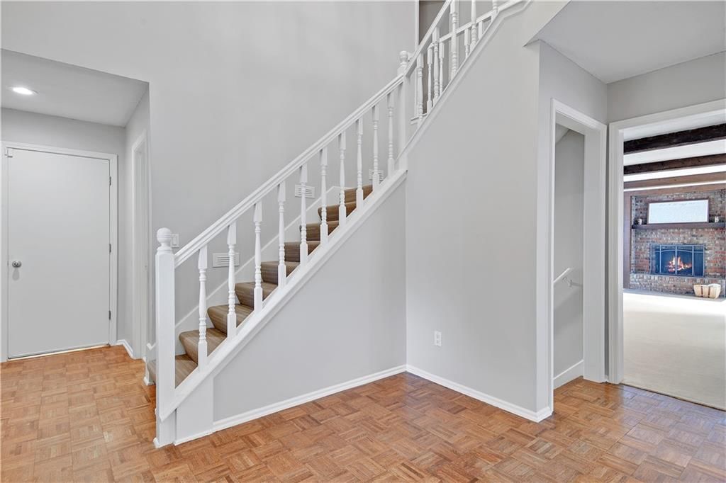 1121 E Sleepy Hollow Drive — photo 9
