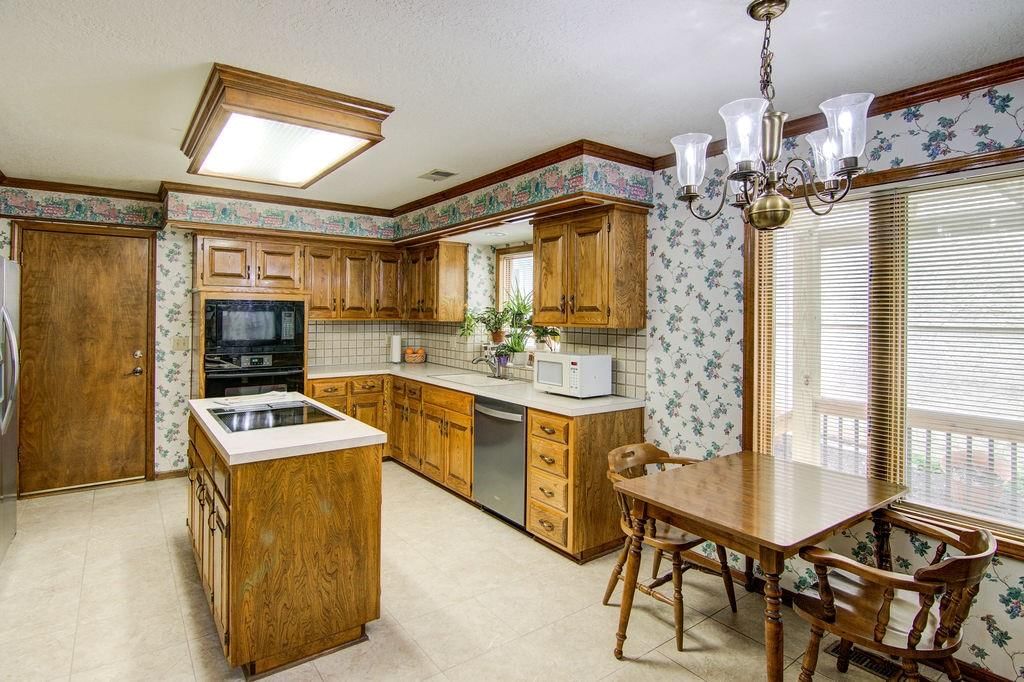 8518 Westgate Street — photo 24