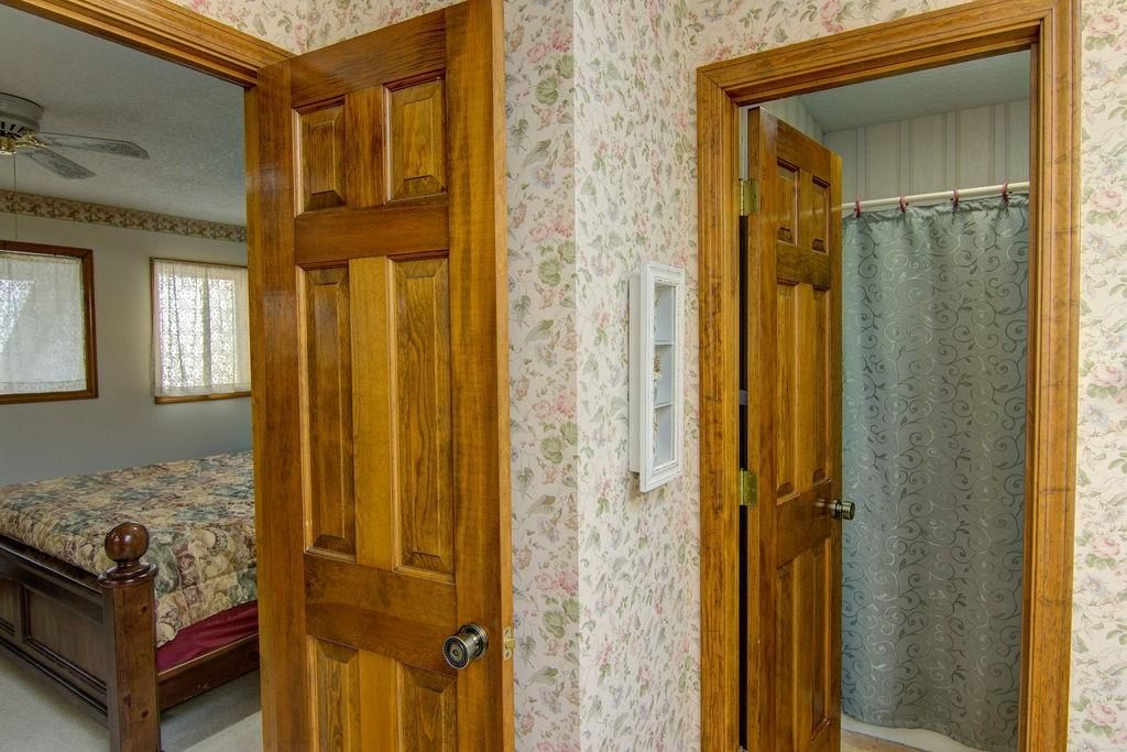 8518 Westgate Street — photo 32