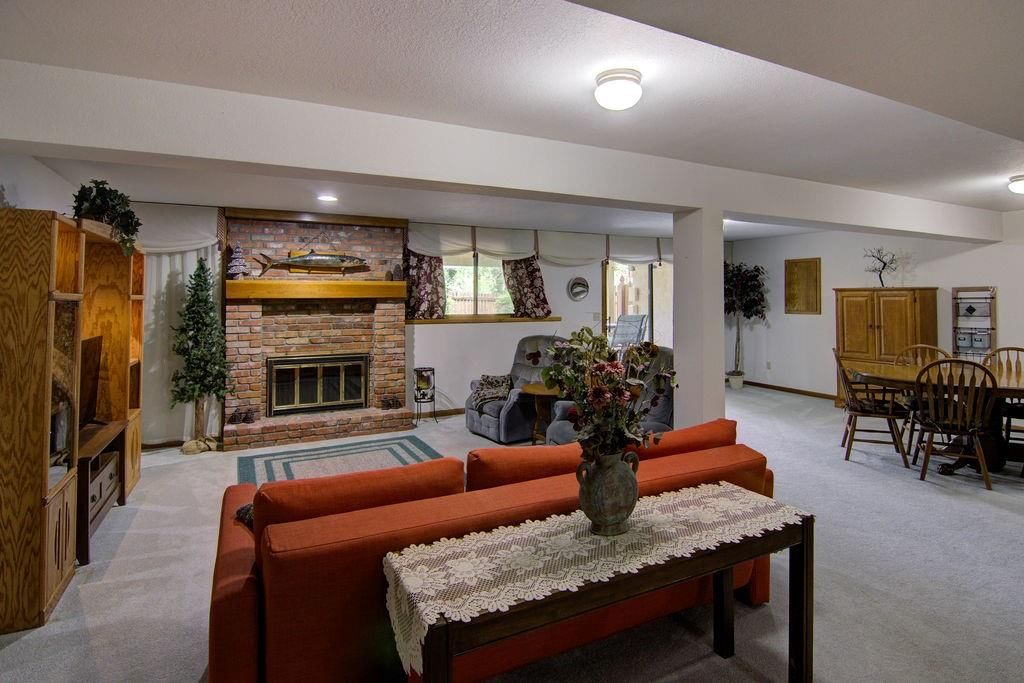 8518 Westgate Street — photo 33