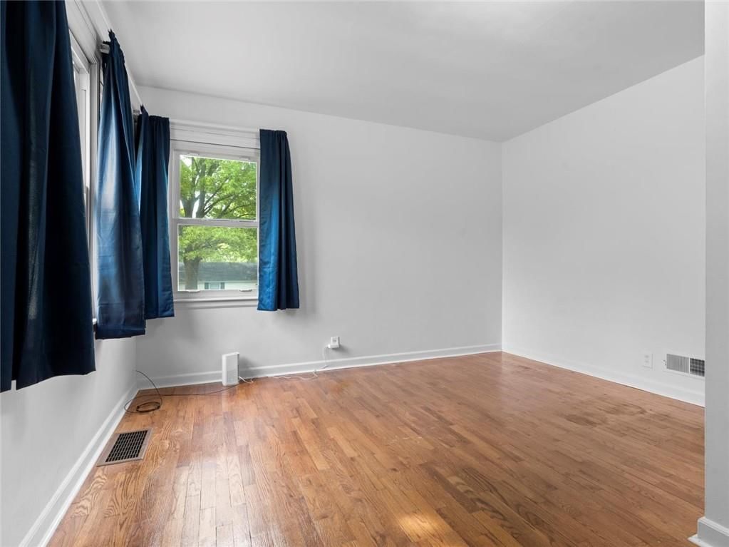 5719 S 10 Street — photo 11