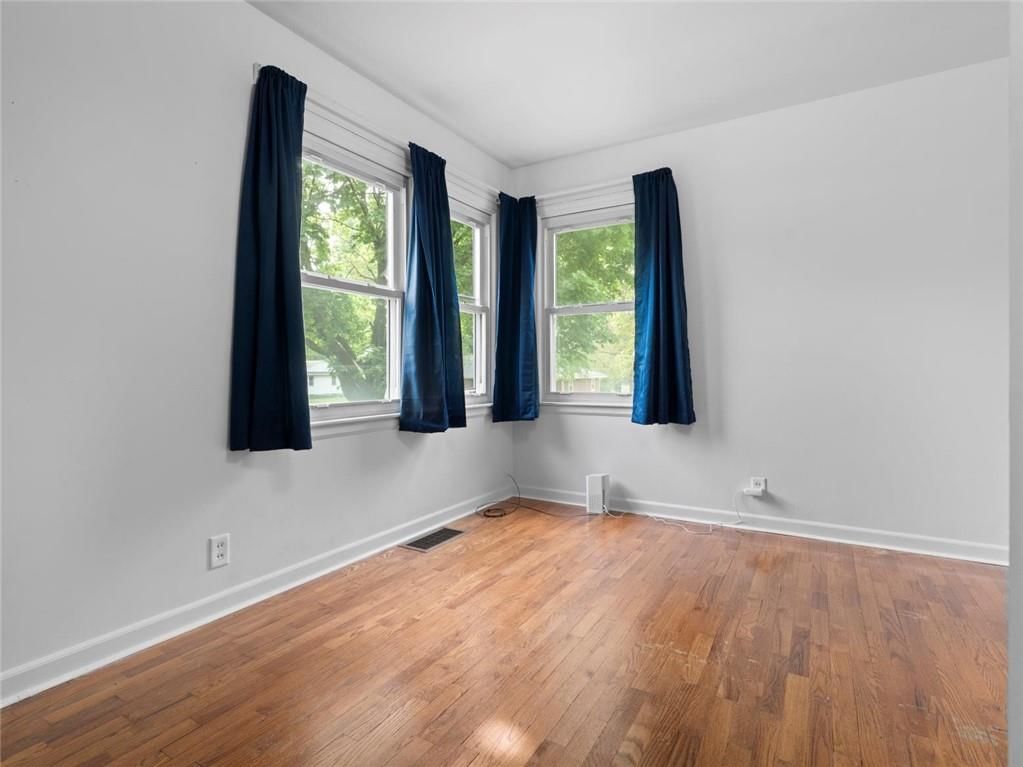 5719 S 10 Street — photo 10