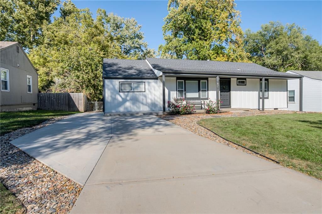 6418 W 72 Terrace — photo 32