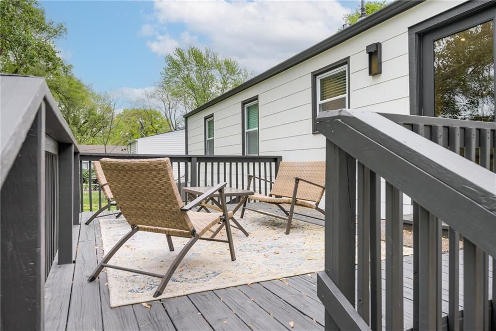 6418 W 72 Terrace — photo 33