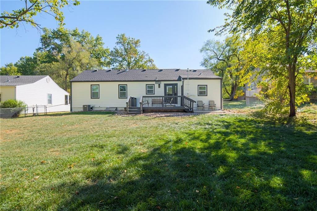 6418 W 72 Terrace — photo 35