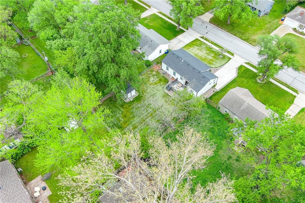 6418 W 72 Terrace — photo 36