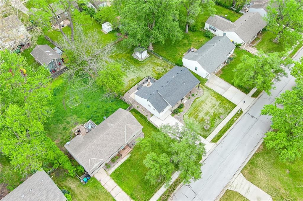 6418 W 72 Terrace — photo 37