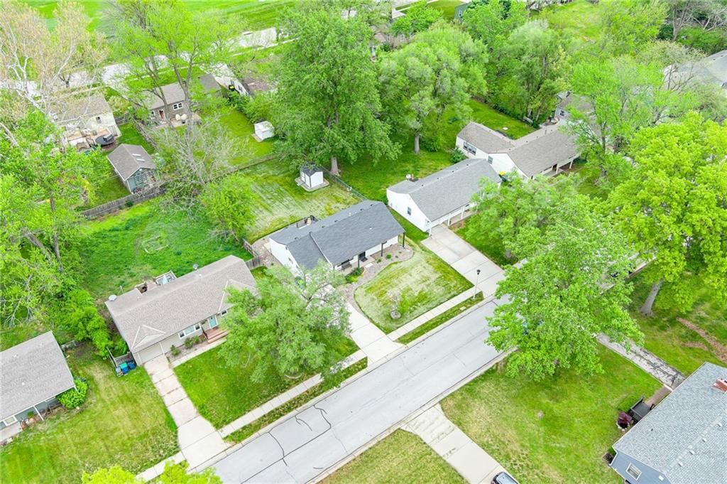 6418 W 72 Terrace — photo 38