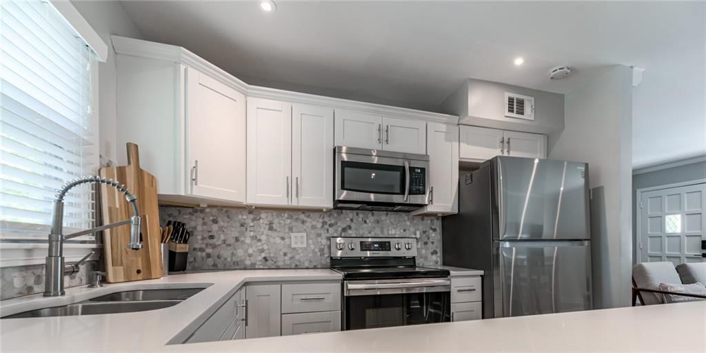 6418 W 72 Terrace — photo 10