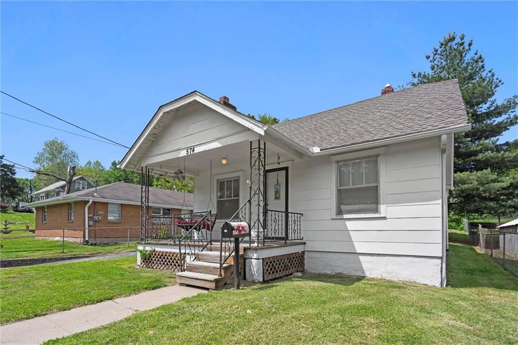 574 S Overton Avenue — photo 2