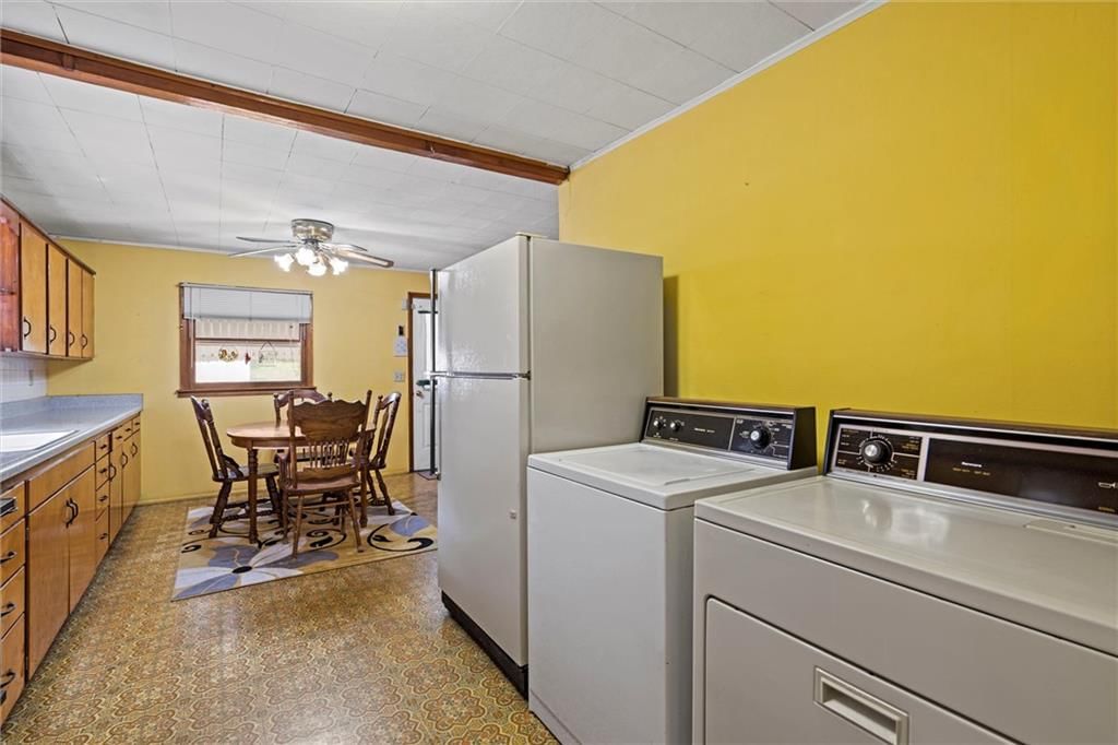 574 S Overton Avenue — photo 12