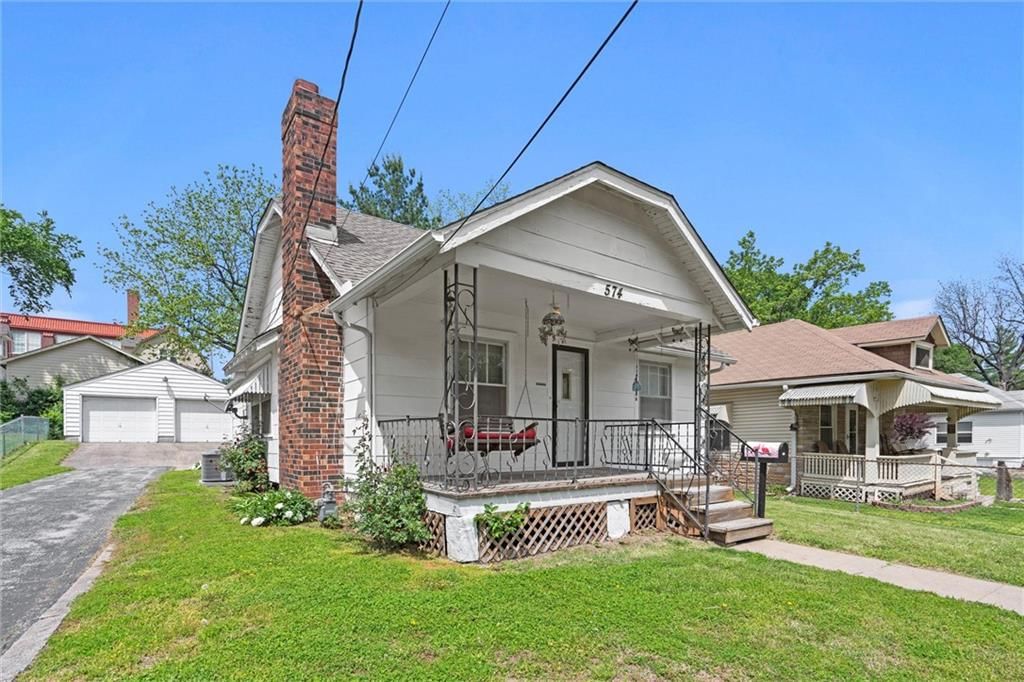 574 S Overton Avenue — photo 3