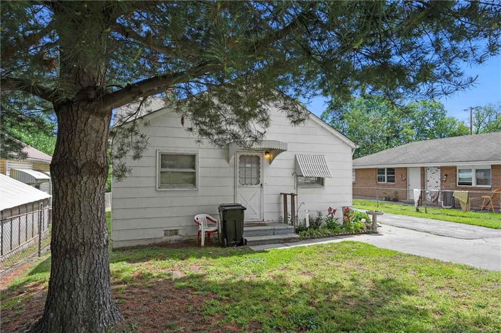 574 S Overton Avenue — photo 23