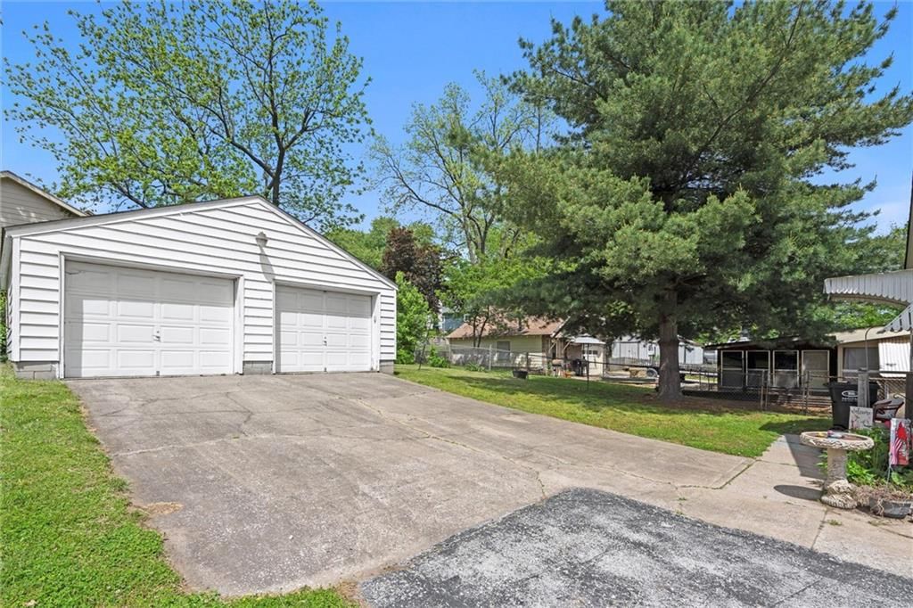 574 S Overton Avenue — photo 25