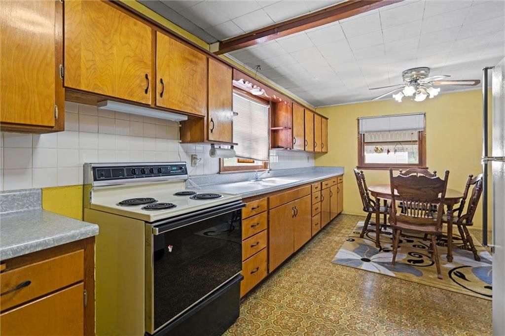 574 S Overton Avenue — photo 8